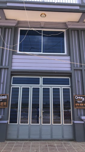 ផ្ទះល្វែង4,1m x 9m ផ្លង់សេ2សន្លឹកសល់មុខ5mក្រោយ1m