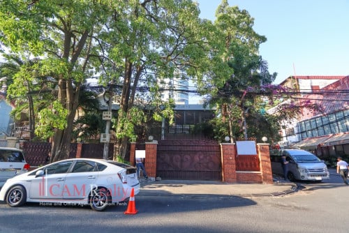 4 bedrooms villa for rent in Daun Penh