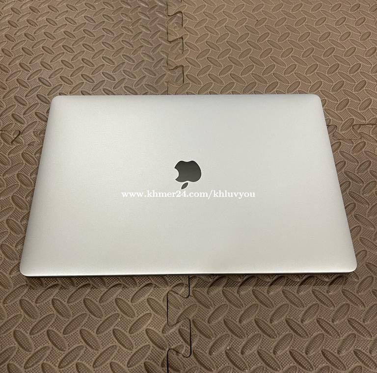 URGENT SELL!! MacBook Pro 2018 15