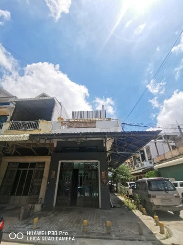 ផ្ទះល្វែងកែងសំរាប់លក់