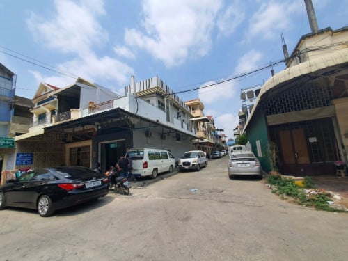 ផ្ទះល្វែងកែងសំរាប់លក់