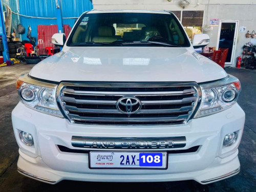 Land Cruiser GXR 2010V6  អារ៉ាប់ សាំង