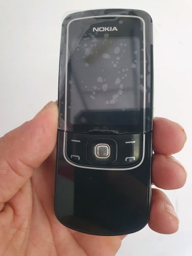 NOKIA 8600