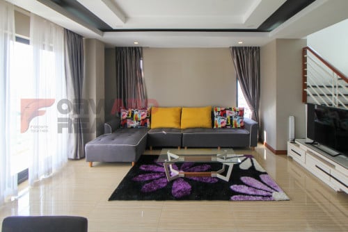 Penthouse 4 Bedrooms apartment  swimming pool and gym available for rent in Phsar Doem Thkov Area.