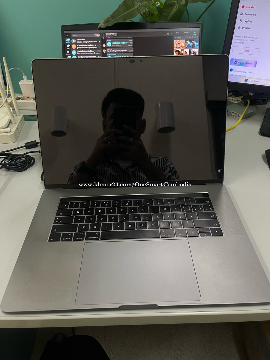 Macbook Pro 2019 15' Core i7 16GB Grey 96% price $590.00 in Tuol