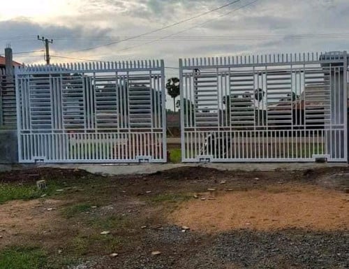 ទទួលធ្វើទ្វារ របងដីផ្ទះ