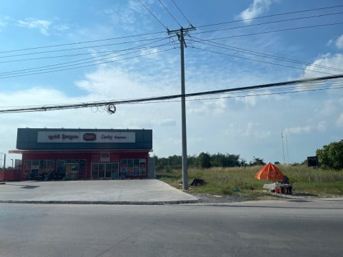 ដីលក់​ នៅក្បែររង្វង់មូលគួរស្រូវ