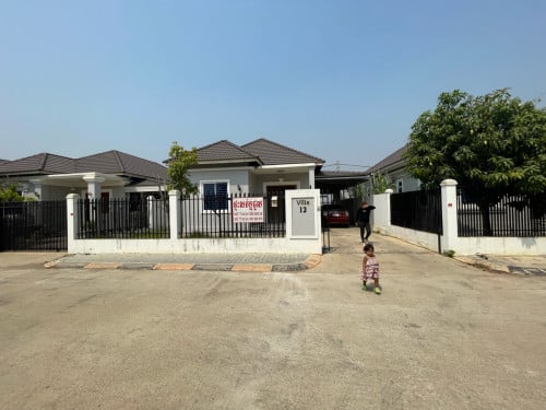 បូរីហ្គោឌិនថោន ផ្ទះមានផ្លូវមុខក្រោយ បាត់ដំបង