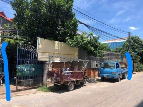 ដីកែងលក់បែរមុខទៅខាងជើងធ្វើជាបន្ទប់ជួល រឺ ឃ្លាំង ដីខ្ពស់ មិនលិចទឹក អាចរកស៊ីបានតំលៃទន់ៗ