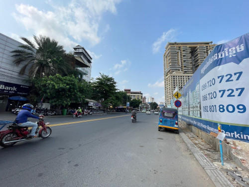 Builidng for rent (near Olympic Stadium)