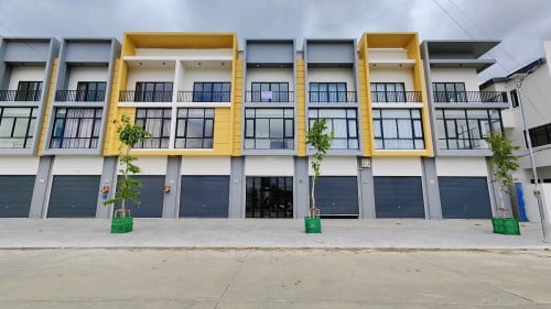 ផ្ទះអាជីវកម្មសម្រាប់លក់ $125,000 (តម្លៃក្រោមបុរី)