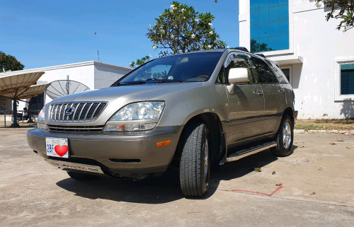 Lexus Rx 300 ឆ្នាំ02 (ស្លាកលេខ 2BF )Half full តម្លៃ ចរចា