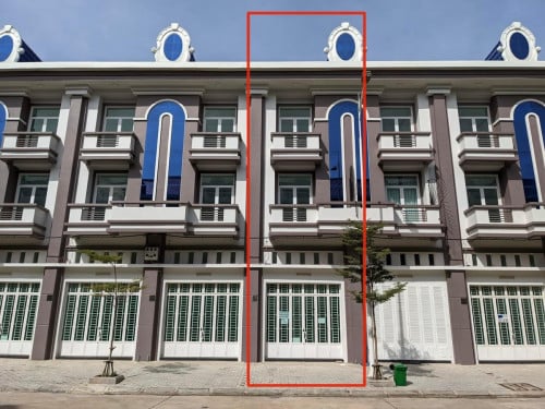 ផ្ទះលក់បន្ទាន់ នៅទីក្រុងរណបជ្រោយចង្វារ OCIC បុរីរុងរឿង គំរងទី៣ $248000 ដាច់