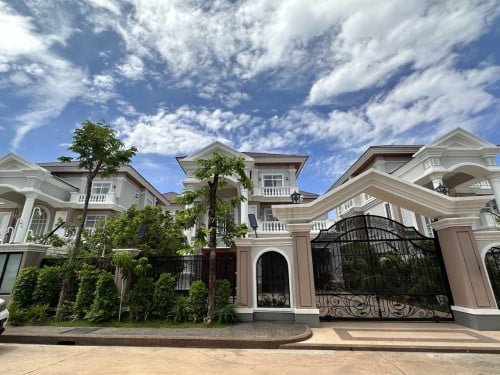 Villa for sale in Peng hout ❤️