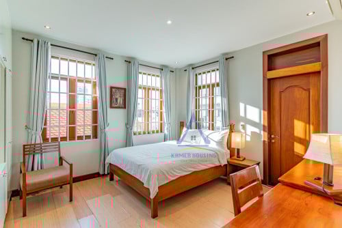 Serviced apartment 2 bedrooms with elevator for rent next to Russian market