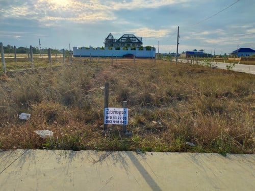 ដីលក់ក្បែវត្តភ្នៀត ប្រញ៉ាប់ (ម្ចាស់ផ្ទាល់)