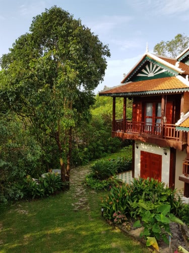 Resort and land riverside 200m from the sea