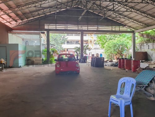 ដី និងឃ្លាំងលក់បន្ទាន់នៅសង្កាត់ដង្កោ ខណ្ឌដង្កើនៅចំងាយ​200ម៉ែត្រពីស្តុបចំការដូង