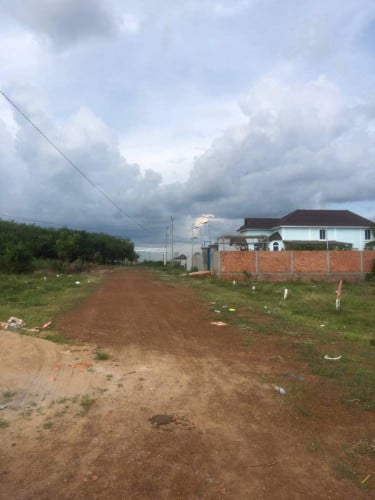 ដីកែង លំនៅដ្ឋានប្លង់រឹង