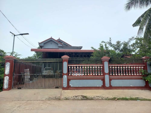 ផ្ទះលក់ក្នុងក្រុងបាត់ដំបង ជិតដៃប្រាំបី ប្លង់រឹង