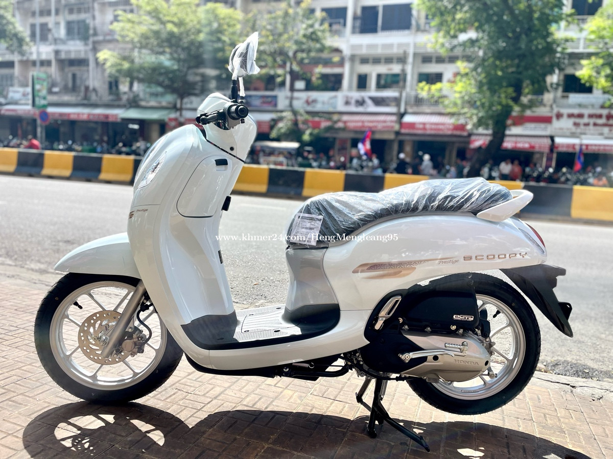 Honda Scoopy Prestige 2024 ពណ៍ ស Price 2580.00 in Veal Vong, Cambodia