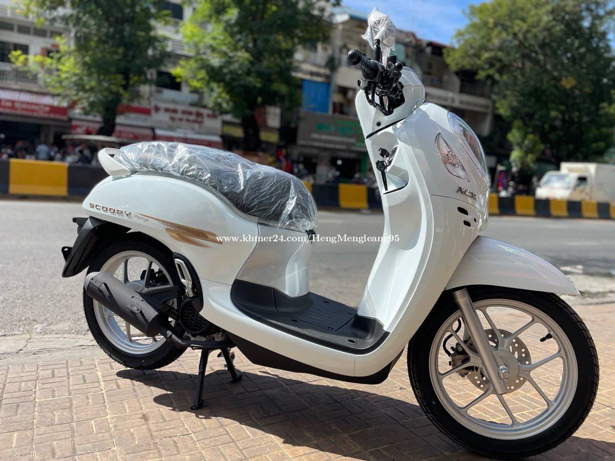 Honda Scoopy Prestige 2024 ពណ៍ ស Price 2580.00 in Veal Vong, Cambodia