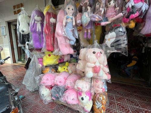 តុក្កតា (បោះដុំនឹងលក់រាយ)