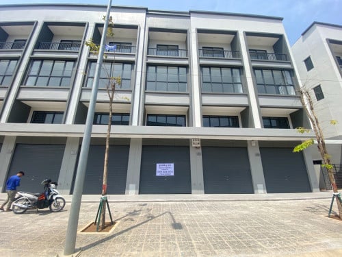 Chip Mong Land 6a Grand shophouse for sell or rent