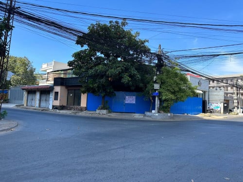 Corners building for rent at Toulkork