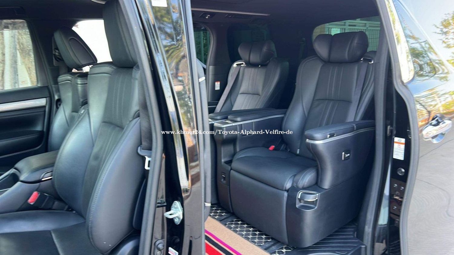 Toyota Alphard Executive Lounge V6: Mewah dan Nyaman di Setiap Perjalanan