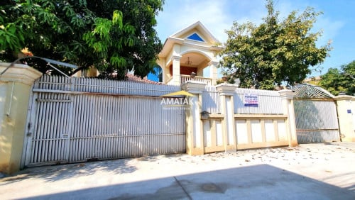 វីឡាដេគ័រឈើស្អាតលក់នៅជ្រោយចង្វារ