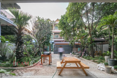 4 Bedroom Villa With a Private Garden For Rent in Boeng Tumpun