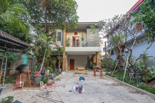 4 Bedroom Villa With a Private Garden For Rent in Boeng Tumpun