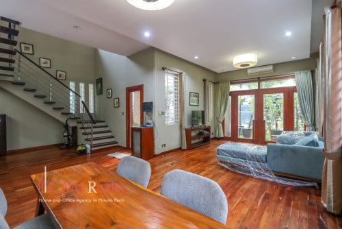 4 Bedroom Villa With a Private Garden For Rent in Boeng Tumpun
