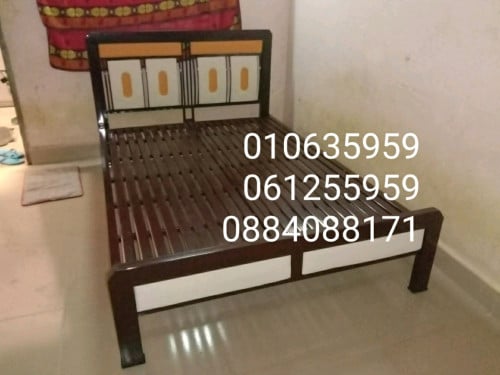 គ្រែដែកក្បាលជ្រុង 1.4ម