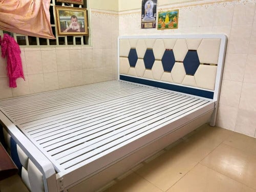 គ្រែដែកម៉ូតជ្រុងខៀវ 1.6ម