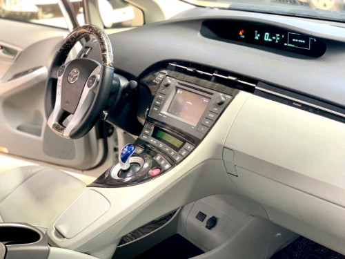 TOYOTA Prius ឆ្នាំ2012 Option 3 សូឡា Plus-Performance 