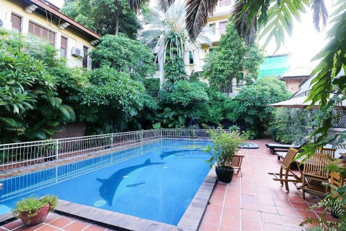 Doun Penh | Service Apt 2 bedrooms with gym and pools for rent at Wat Phnom