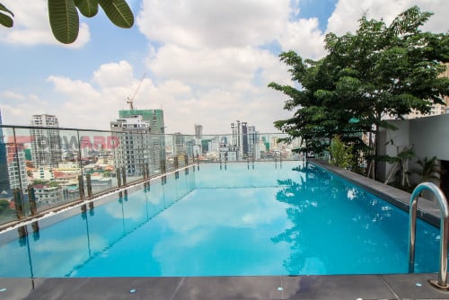 3 Bedrooms Apartment with swimming pool for Rent in BKK1 Area.
