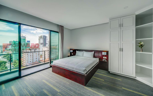 3 Bedrooms Apartment with swimming pool for Rent in BKK1 Area.