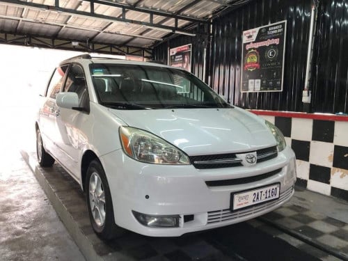 Toyota Sienna 2004 For Rent