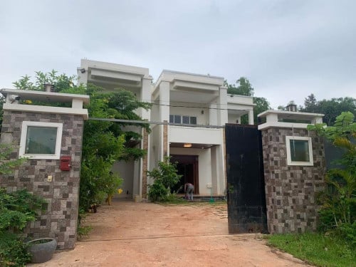 ផ្ទះវីឡាមានអាងហែលទឹកលក់បន្ទាន់នៅសង្កាត់ស្វាយដង្គុំក្រុងសៀមរាប