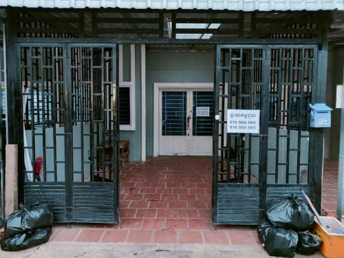 ផ្ទះលក់ស្អាតហើយតំលៃសមរម្យទៀតផ្ទះសាងសង់រួចហើយម៉ូតវីឡាកូនកាត់ជូនប្លង់រឹងតែម្ដង