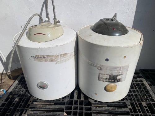 ម៉ាស៊ីនទឹកក្តៅ ម៉ាក ARISTON