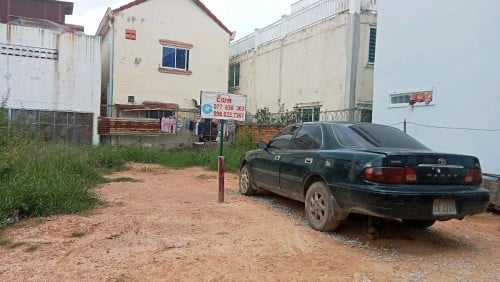 ដីលក់ក្រោមទីផ្សារនៅទីក្រុងភ្នំពេញ