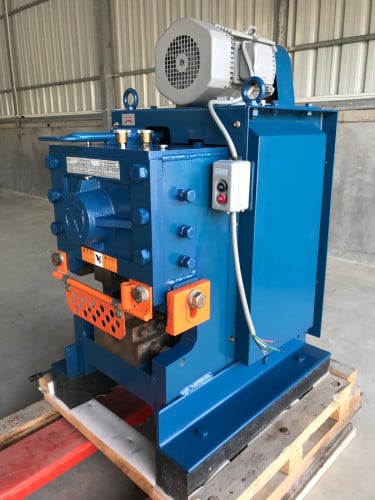 នាំចូលនិងចែកចាយម៉ាស៊ីន កាត់និងពត់ដែកម៉ាក TOYO ជាផលិតផលរបស់ជប៉ុនសុទ្ធ100%.