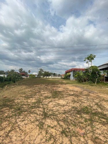 ដីលក់បន្ទាន់ជាប់ផ្លូវជាតិលេខ 6 អាចបើកការ៉ាស់សាំងបាន