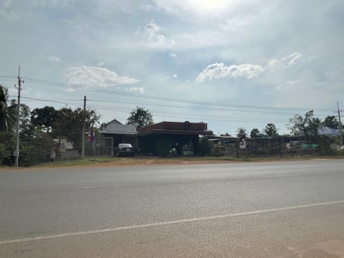 ដីលក់បន្ទាន់ជាប់ផ្លូវជាតិលេខ 6 អាចបើកការ៉ាស់សាំងបាន