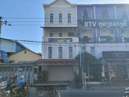 ផ្ទះអាជីវកម្ម លើផ្លូវ2004 ទទឹង6.5m សំរាប់លក់