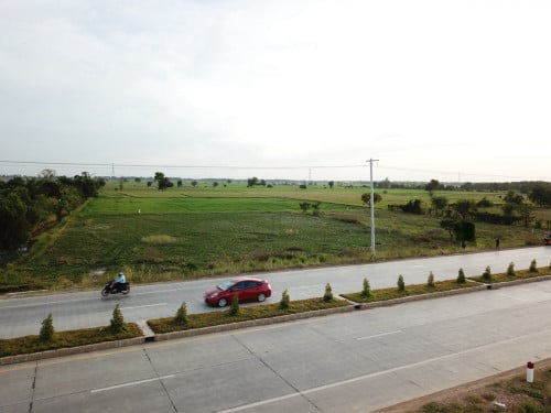 ដីលក់បន្ទាន់​ ទីតាំងសក្កានុពលជាប់ផ្លូវក្រវ៉ាត់ក្រុងទី៣​ ត្រឹមតែ15នាទីពី​ កំពង់ផែភ្នំពេញថ្មី